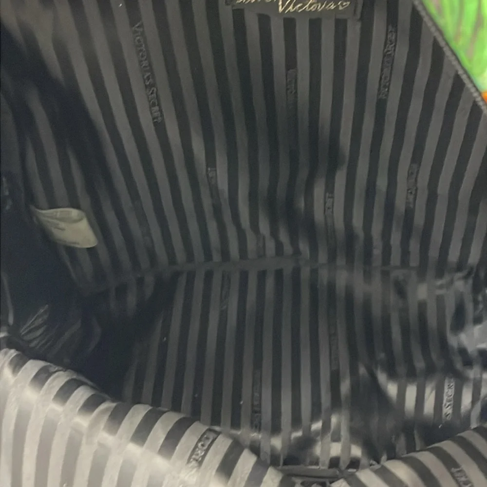 VICTORIAS SECRET FLORAL  Print Backpack with Chain Detail - Picture 11 of 11